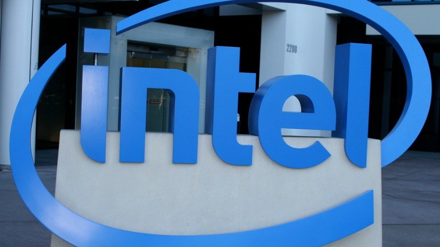 Intel outsources chip production