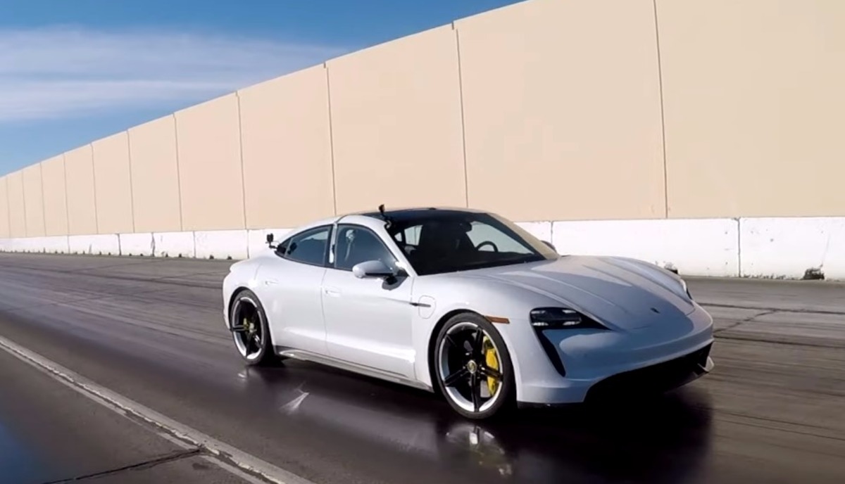 Tesla Model S Porsche Taycan Drag Race