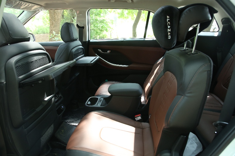 middle seating row hyundai Alcazar