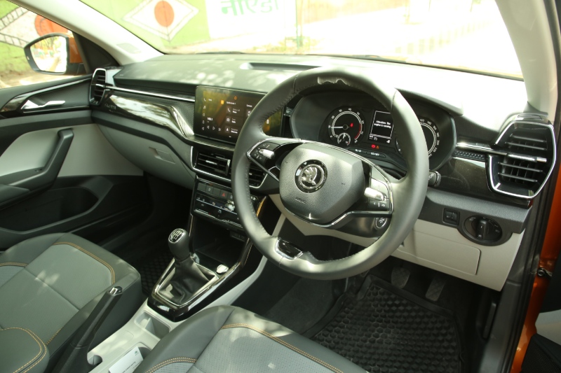 steering wheel and dashboard skoda kushaq