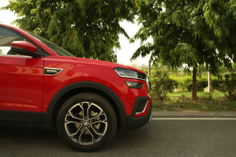 wheels and front sideview skoda kushaq