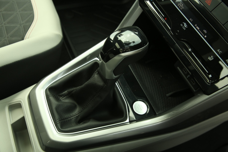 Volkswagen Taigun suv gear selector