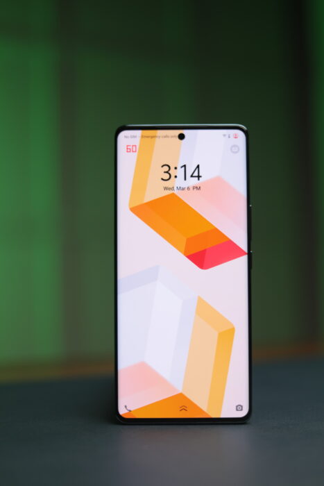 Front display image of the vivo v30