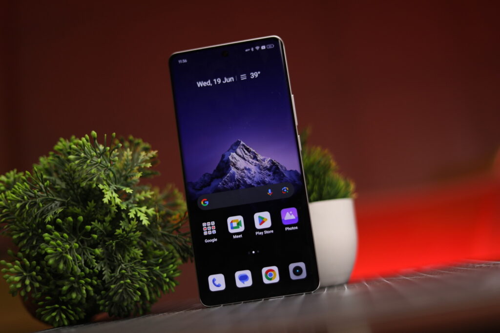 Image of the front of the Realme GT 6